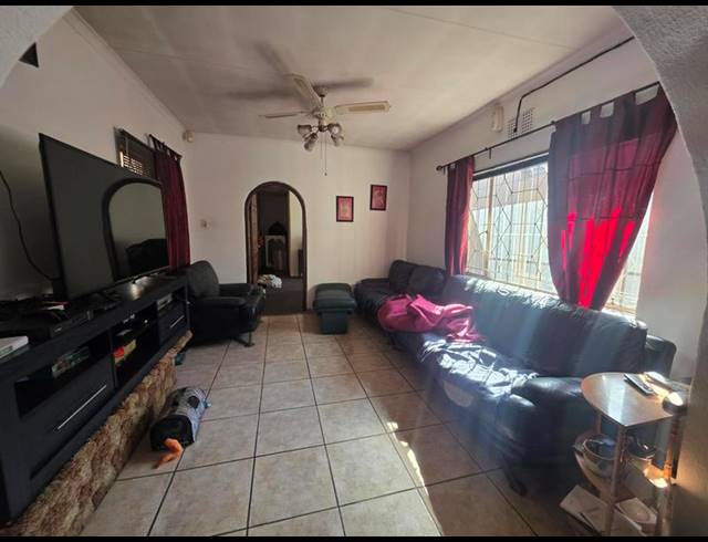 4 BEDROOM HOUSE FOR SALE IN VAN DYK PARK